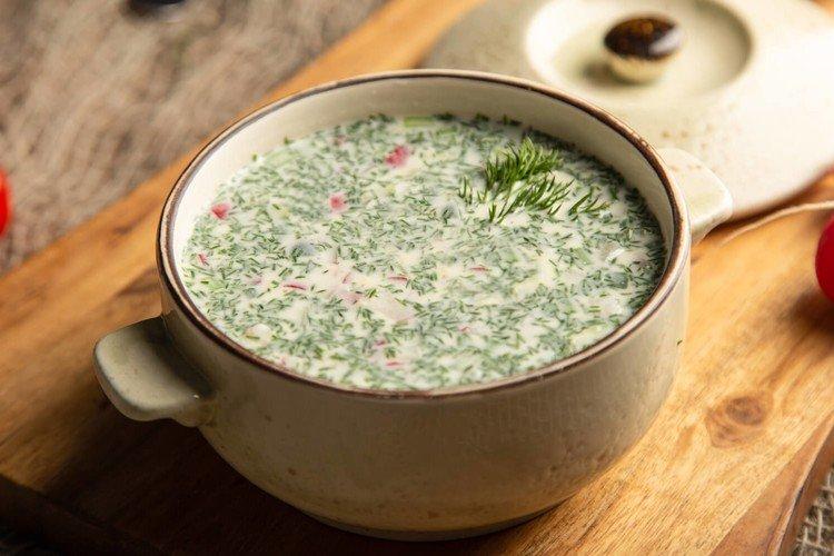 Окрошка без яиц с яблоком и перцем