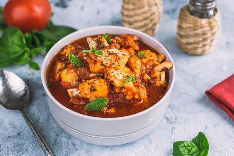 Цветная капуста, запеченная с помидорами