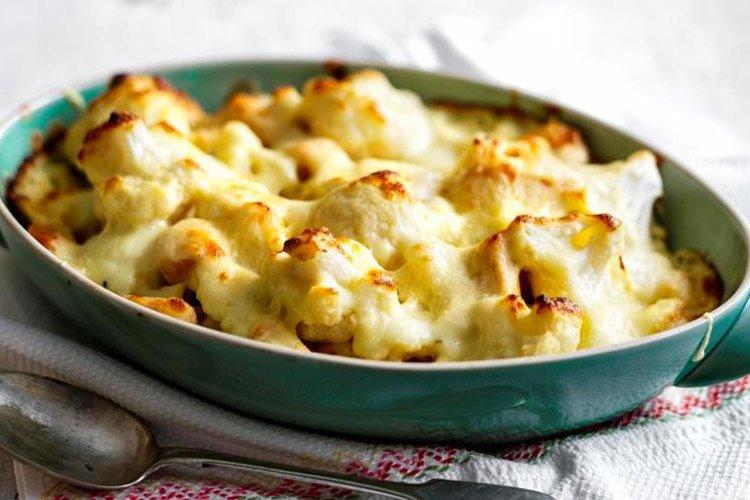 Запеченная цветная капуста с сыром и курицей