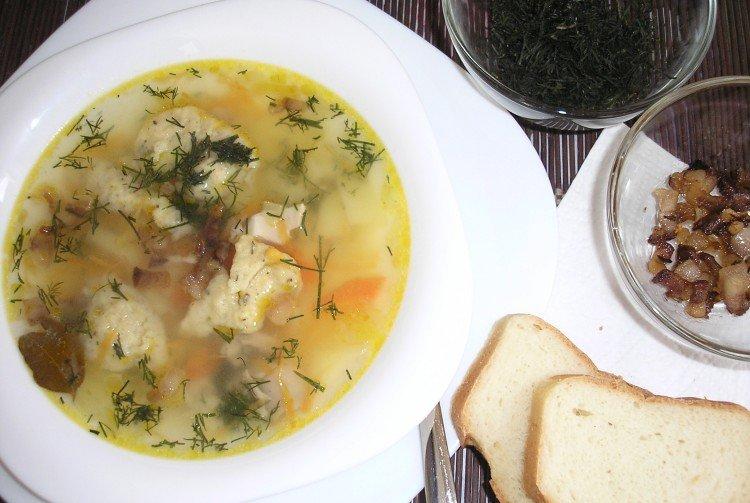 Суп с галушками и шкварками