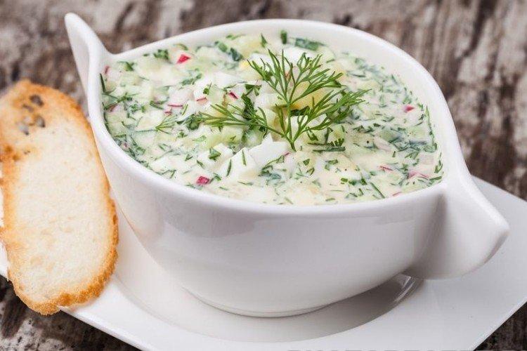 Окрошка на кефире с курицей и цветной капустой