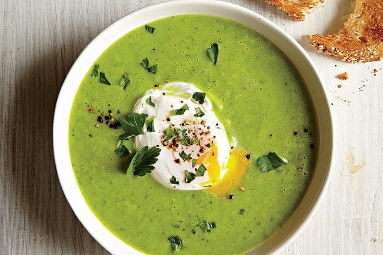 Крем-суп из спаржи с яйцом пашот