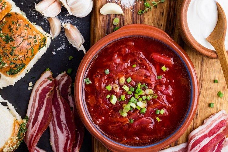 Украинский борщ с салом