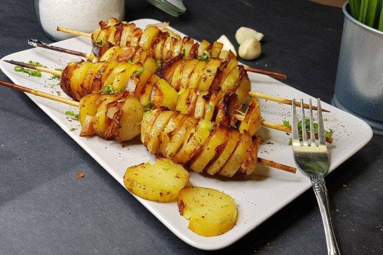 Картошка с беконом в фольге