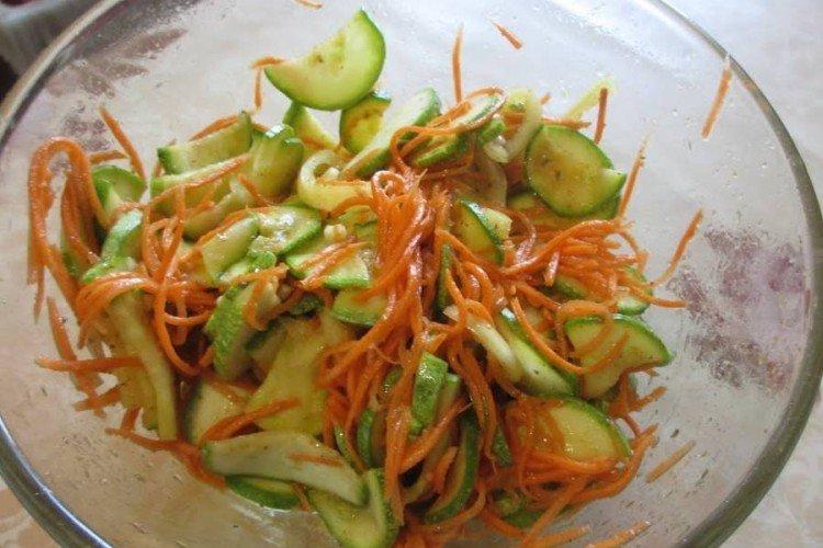 Огурцы с кабачками по-корейски