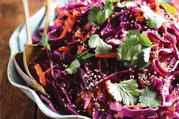 Корейский салат из краснокочанной капусты