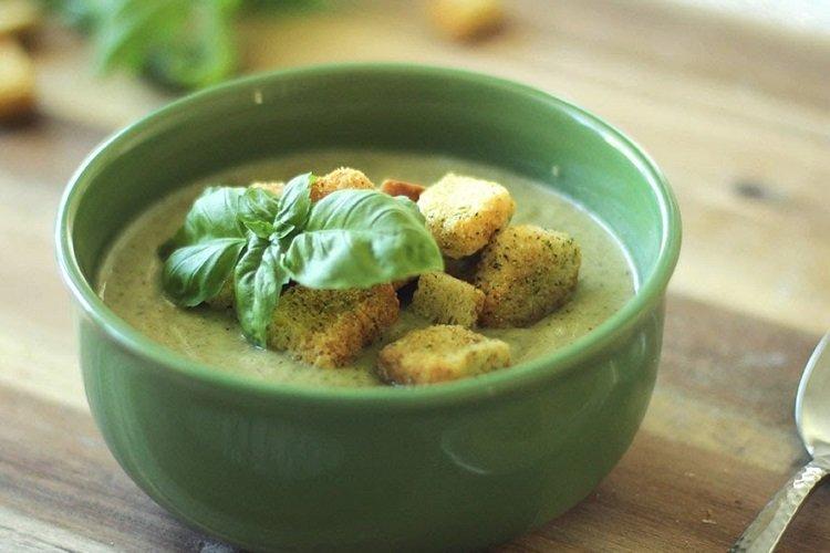 Суп со шпинатом и адыгейским сыром