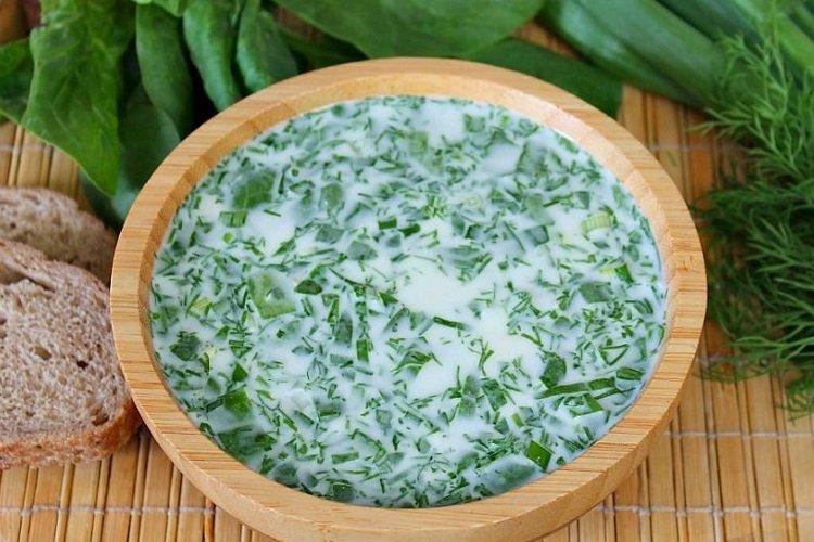 Холодный суп из огурцов со шпинатом