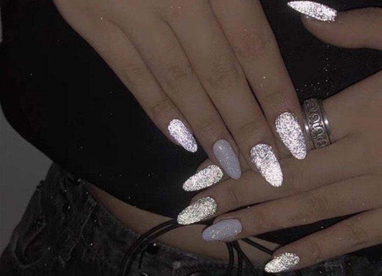 Светоотражающий маникюр