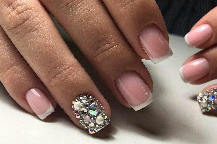 Стразы и камни