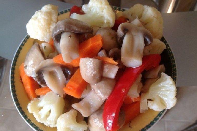 Шампиньоны по-корейски с цветной капустой