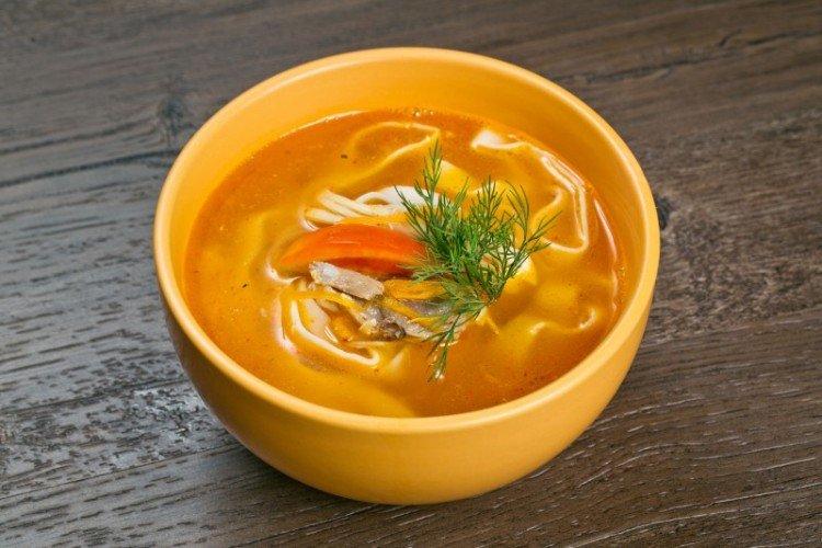 Куриный суп с лапшой и карри