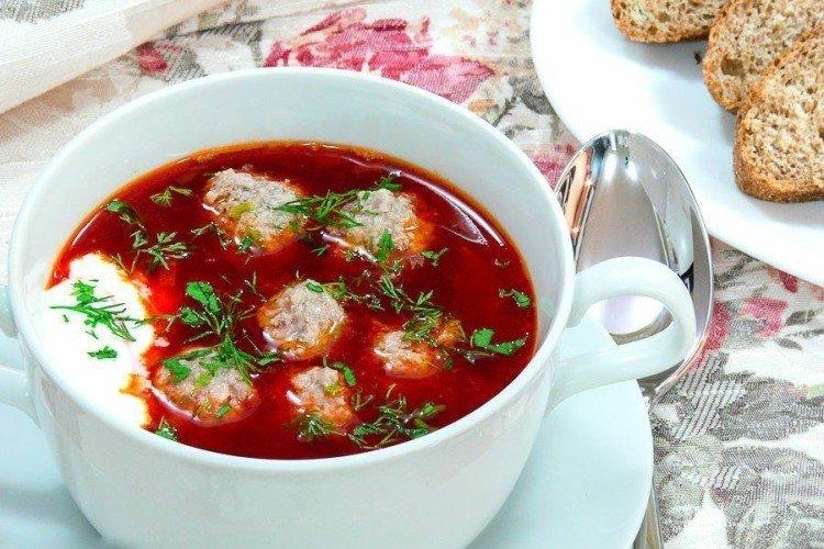Борщ со свеклой и фрикадельками