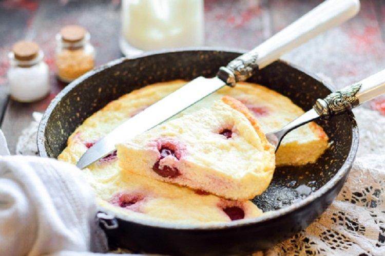 Запеканка из творога и манки на сковороде