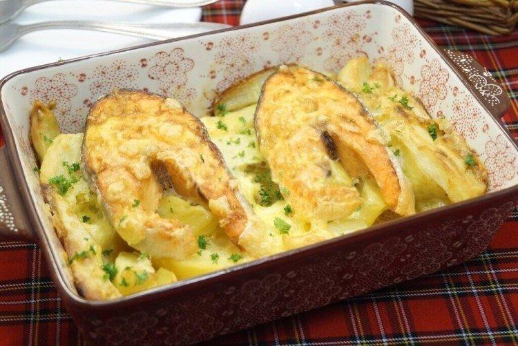 Форель с картошкой в духовке