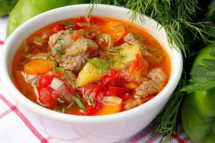 Шурпа из говядины с сельдереем