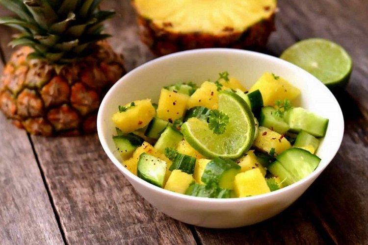 Салат с огурцами и ананасами