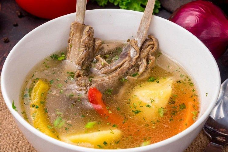 Шурпа на бараньих ребрышках