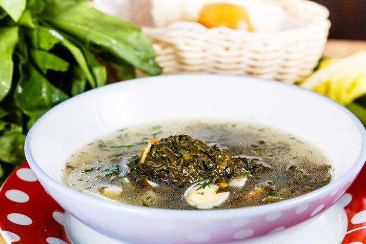 Зеленый борщ с фрикадельками