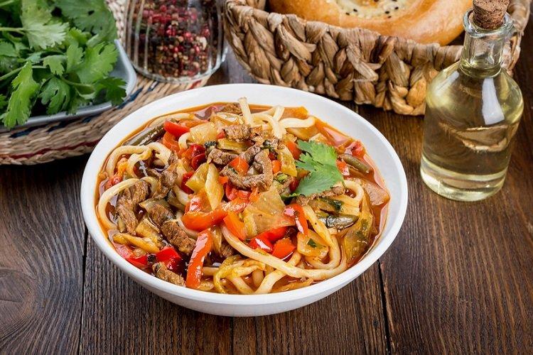 Лагман из говядины и кабачков