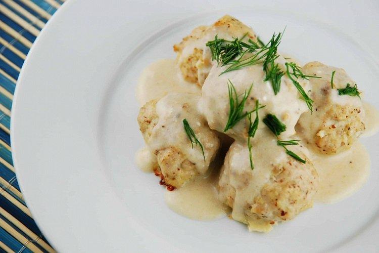 Рыбные тефтели в сметанном соусе