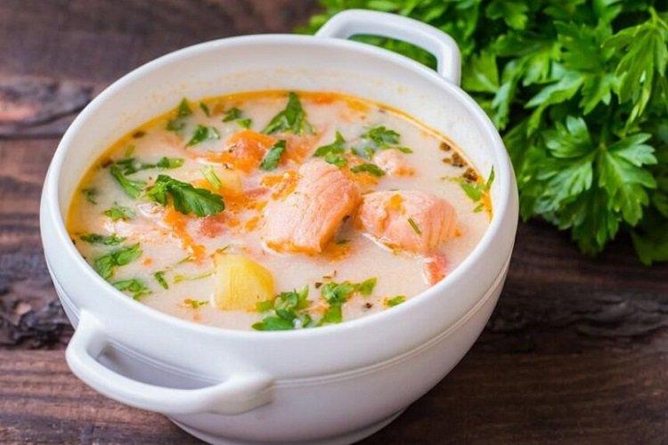 Уха с семгой и плавленым сыром