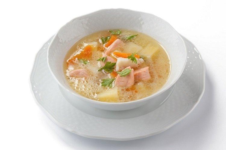 Уха из семги на курином бульоне