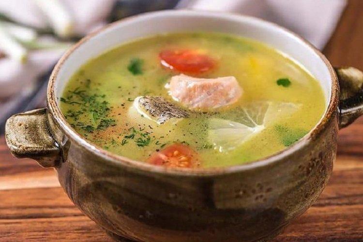 Уха из семги с помидорами