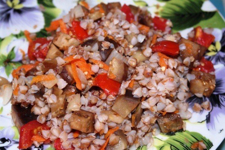 Гречневая каша с баклажанами