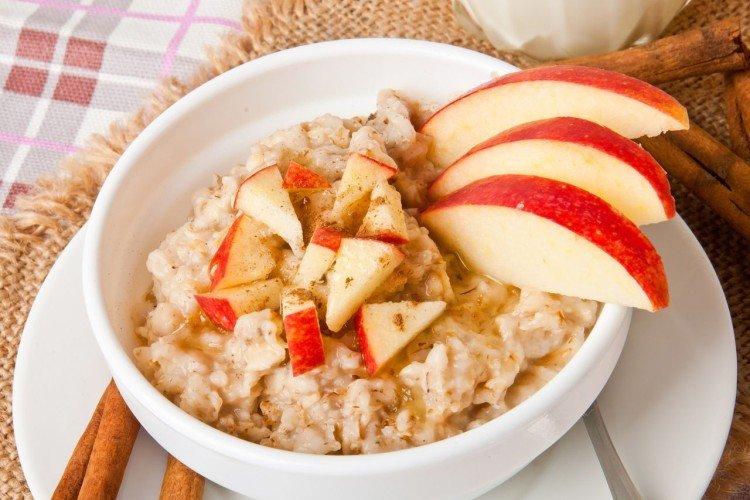 Каша с перловкой и яблоками