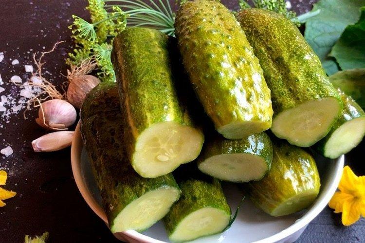 Малосольные огурцы с горчицей в пакете