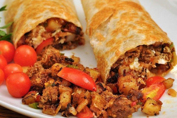 Буррито с фаршем и картошкой