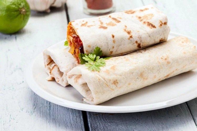 Буррито с ветчиной и ананасами