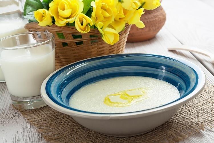 Быстрая манная каша с молоком