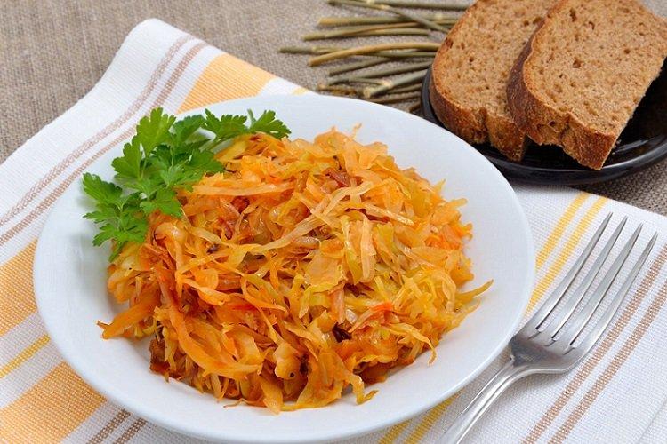 Классический рецепт тушеной капусты