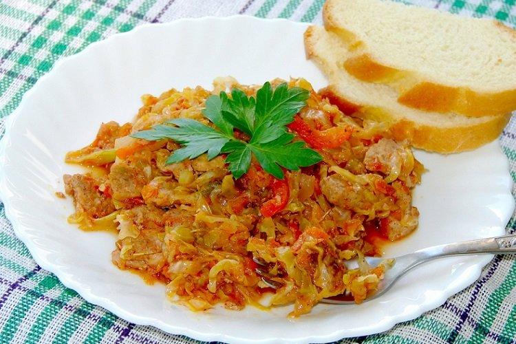 Капуста, тушенная с фаршем