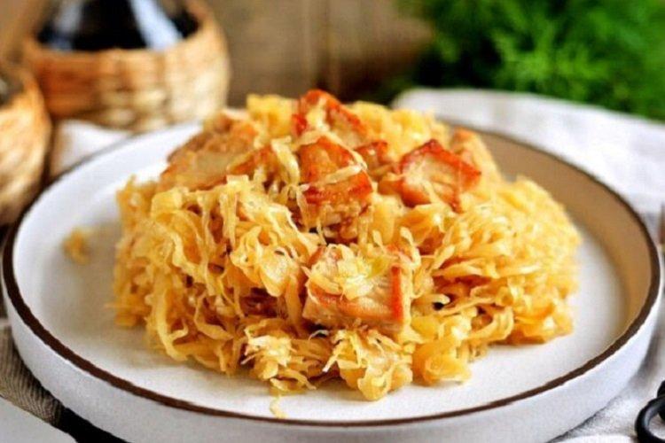 Тушеная капуста по-немецки