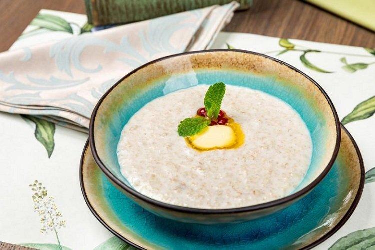 Жидкая овсяная каша на молоке