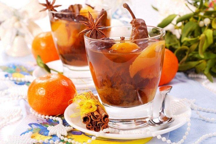 Компот из сухофруктов с пряностями