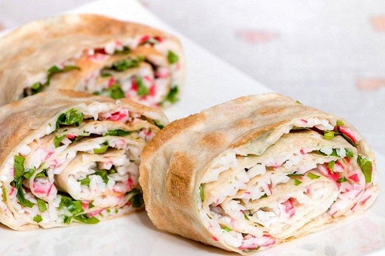 Лаваш с начинкой из крабовых палочек