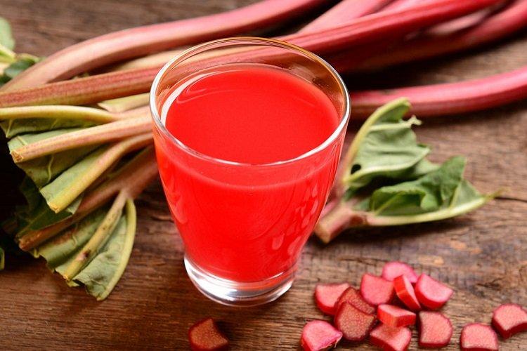 Компот из ревеня с изюмом