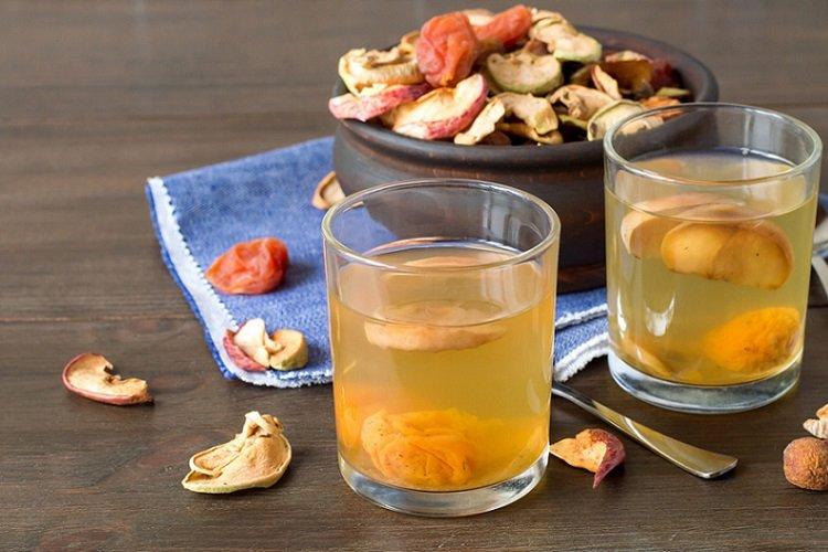 Компот с ревенем и сухофруктами