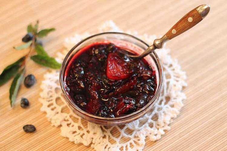 Варенье с жимолостью и ревенем