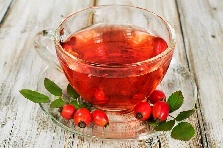 Клубничный компот с шиповником