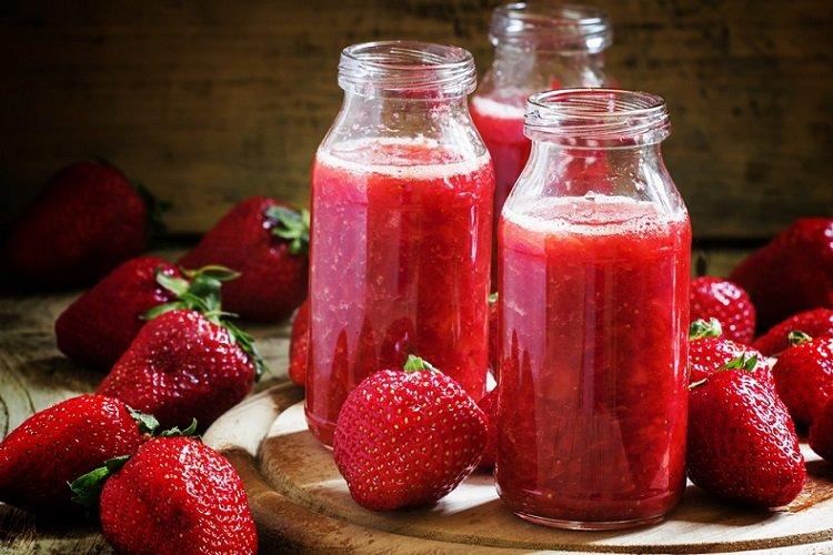 Густой компот из клубники