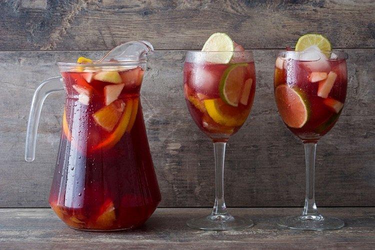 Компот с клубникой, апельсином и лимоном