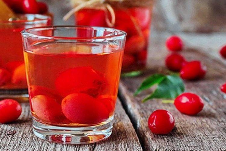 Компот с черешней и кизилом