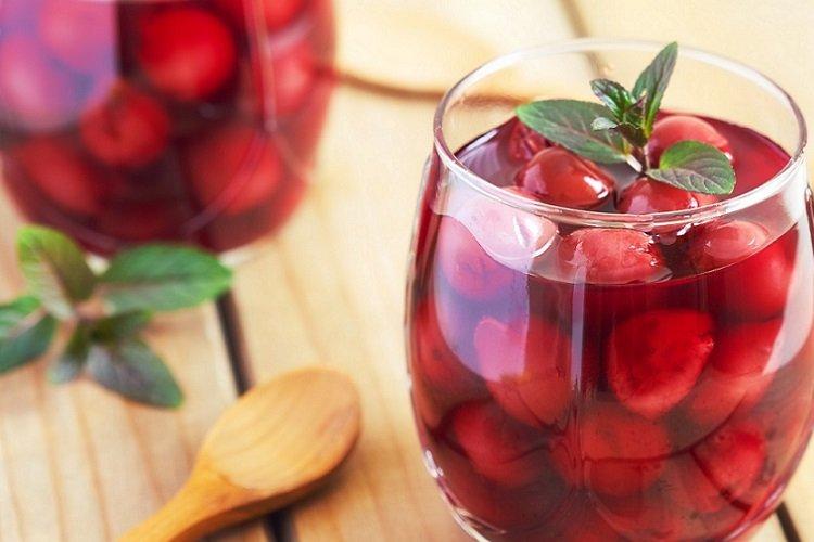 Компот из черешни и мяты