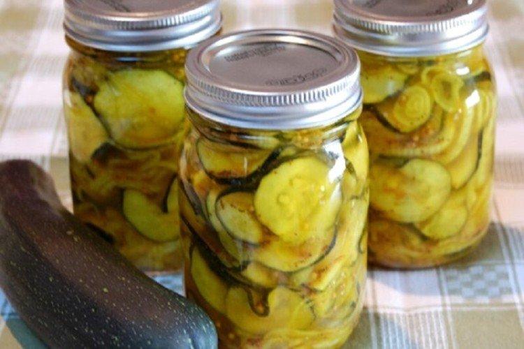 Салат с кабачками, лимоном и базиликом