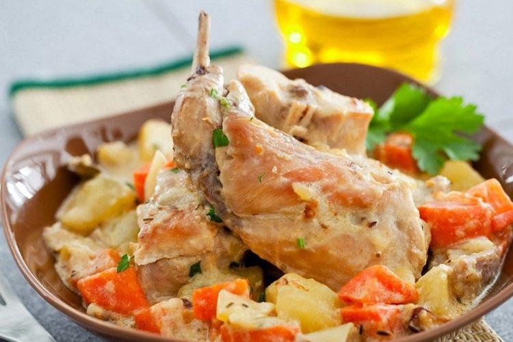 Тушеная картошка с кроликом